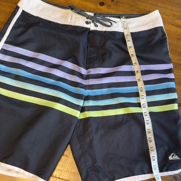 Men's Quicksilver black and colored stripe Boardshorts size 34 nwot - Picture 4 of 5